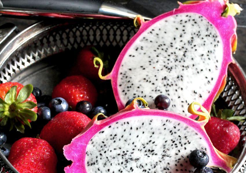 how to peel dragon fruit without knife