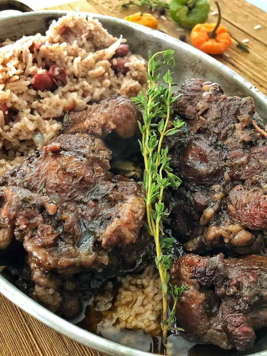 how many calories in oxtail with rice and peas