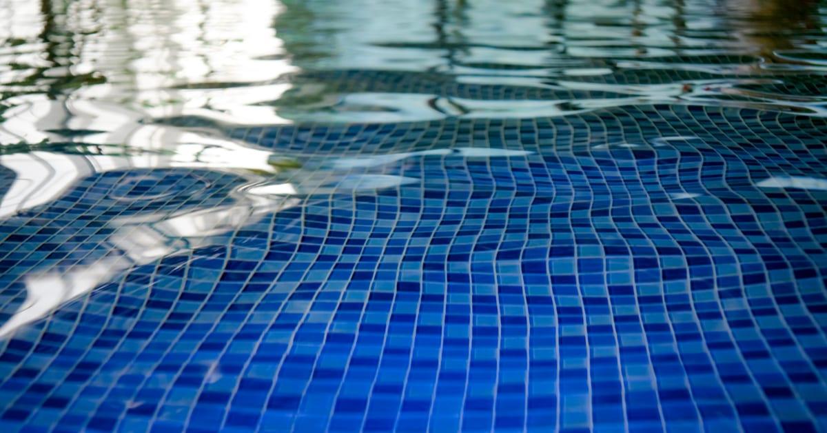 how to clean pool tile without draining