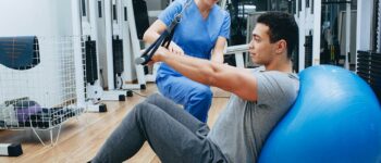 What is the difference between a physical therapist and a sports medicine doctor?