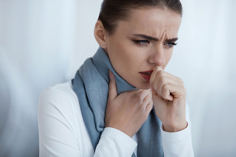 Người bị ho thường xuyên cảm thấy khó chịu và mệt mỏi, ảnh minh họa